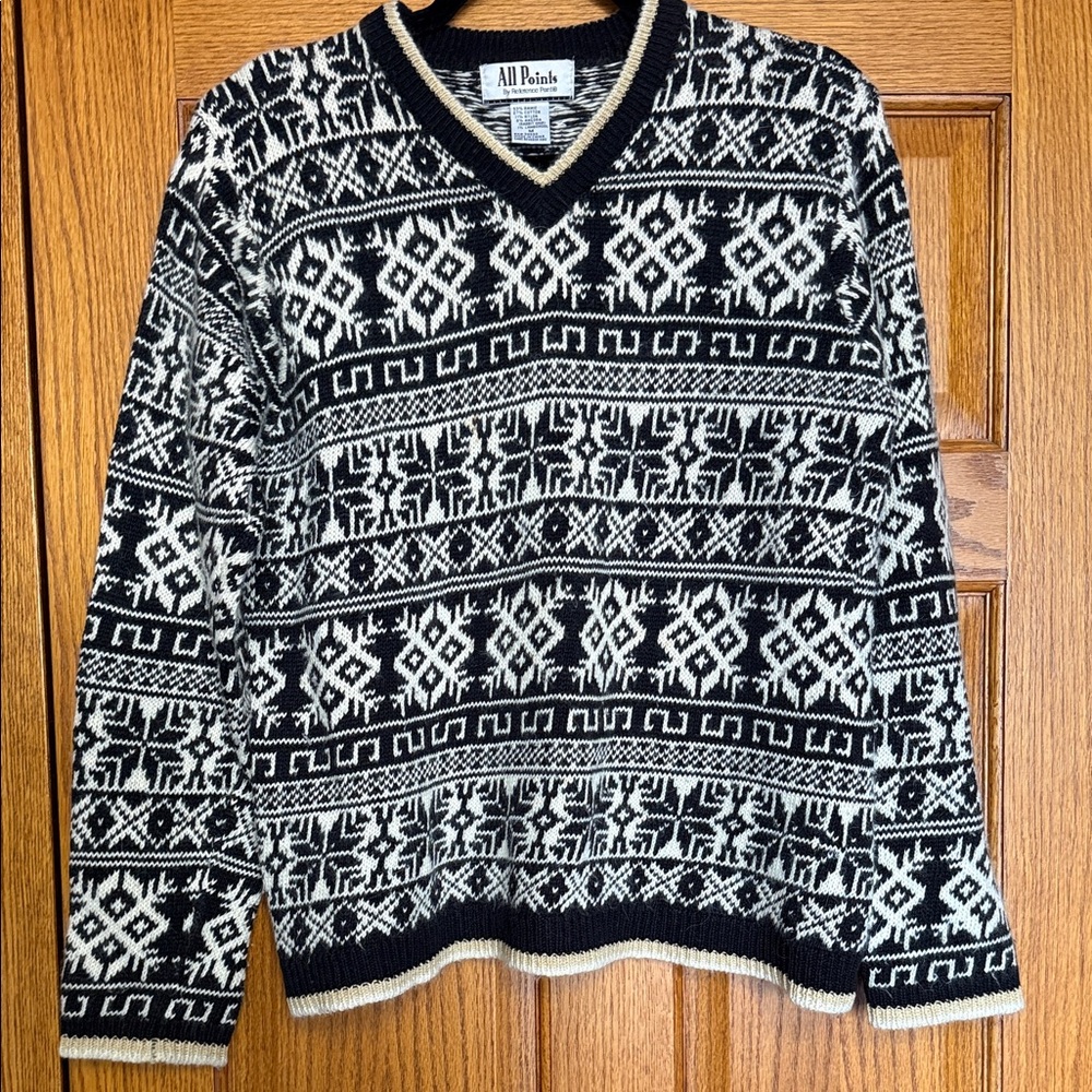 The Allpoints Vintage Black and Cream Sweater is an amazing piece of clothing.